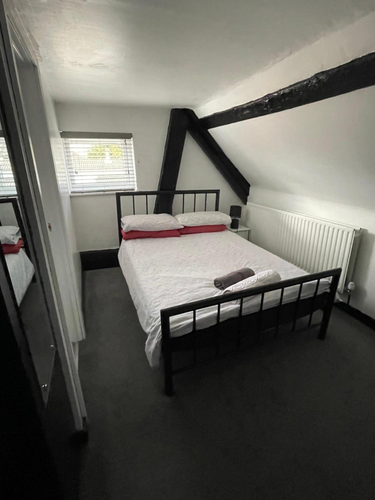 The White Hart Inn Twickenham Room photo